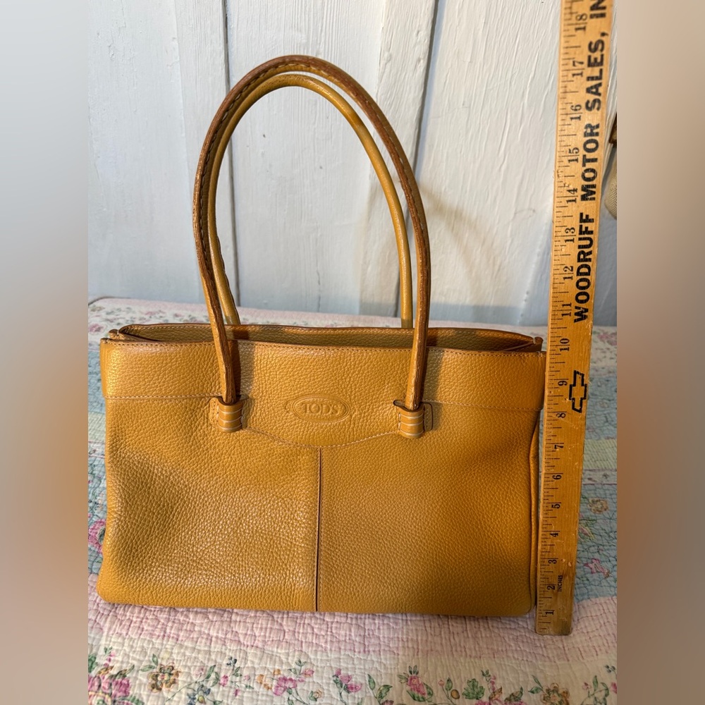 EUC Tod's Beige Pebbled Leather Medium Mocassino Tote - Picture 15 of 16
